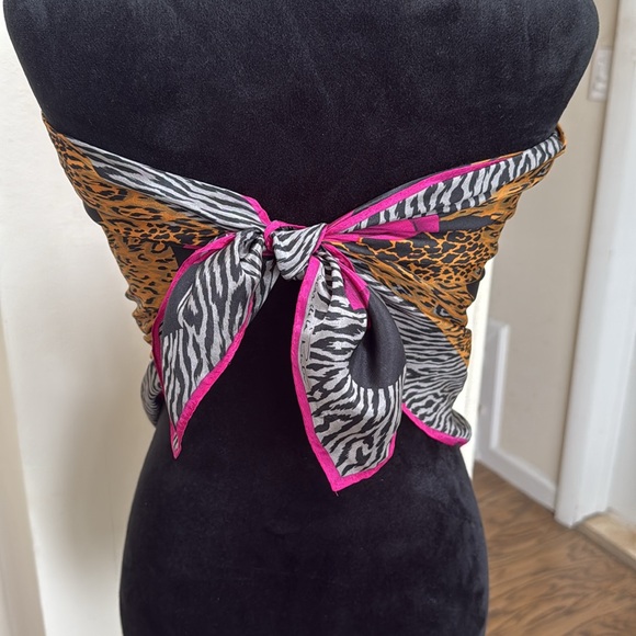 Oscar de la Renta 100% Leopard and Rose Print Silk Scarf - Picture 2 of 6